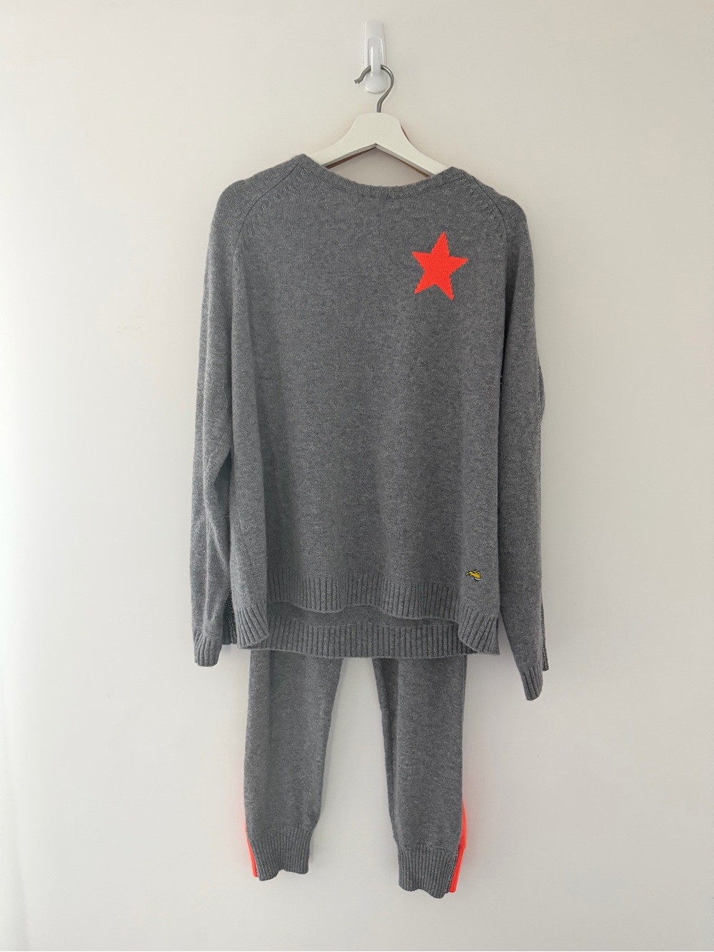Cozy Women's Gray Knit Pajama Set with Red Star Accent